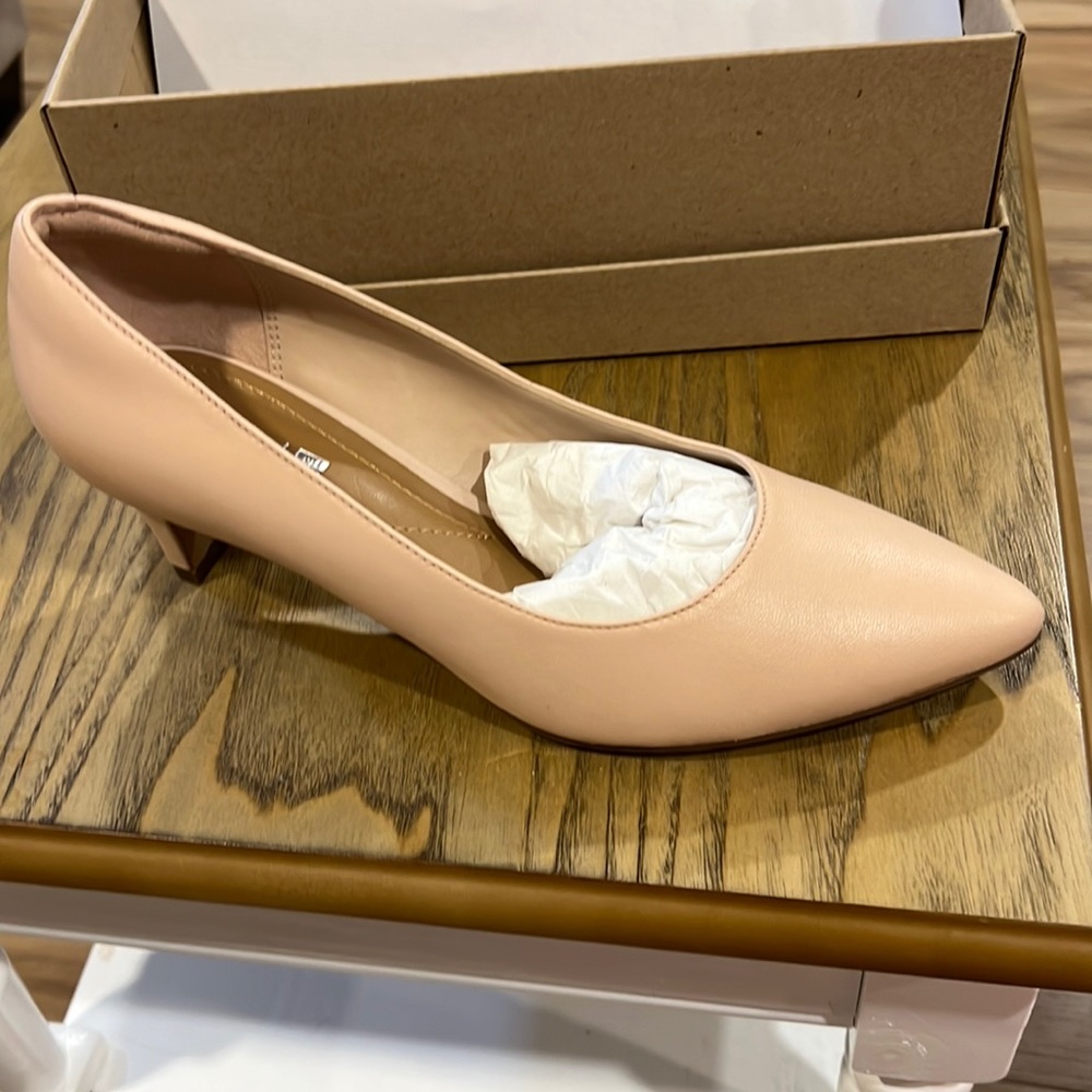 Clarks heal nude